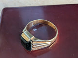 Mid-20th century 18ct Gold Ring

Weight 5.76 grams