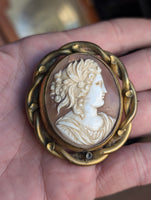 Antique 19th Century Victorian Pinchbeck Cameo Brooch