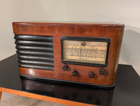 1930s Lafayette Valve Wooden Radio