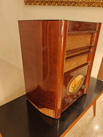 1938 Burndept 290 Veneered wood case Valve Radio