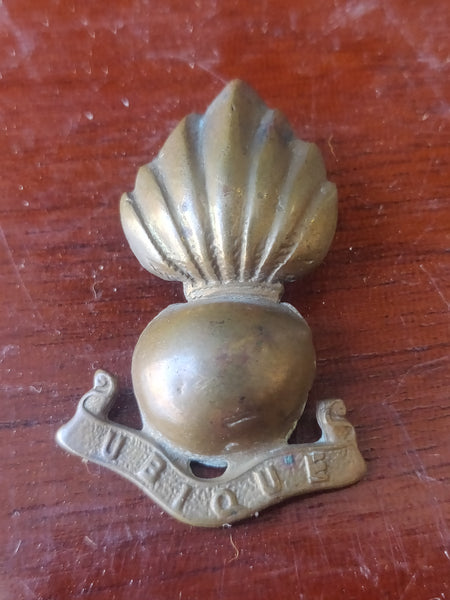 WW II British Royal Artillery Cap Badge